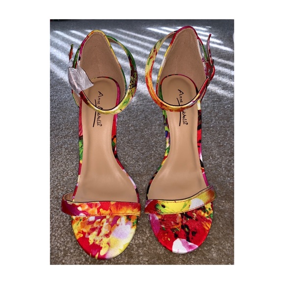 Floral Heels NEVER WORN❤️ - Picture 2 of 5